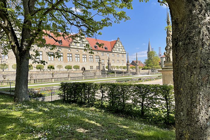 Schlossportal und Brücke